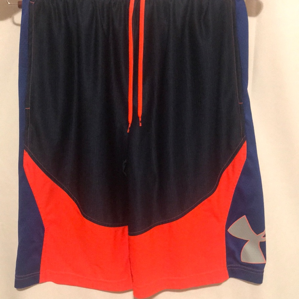 Men’s Medium Under Armour shorts